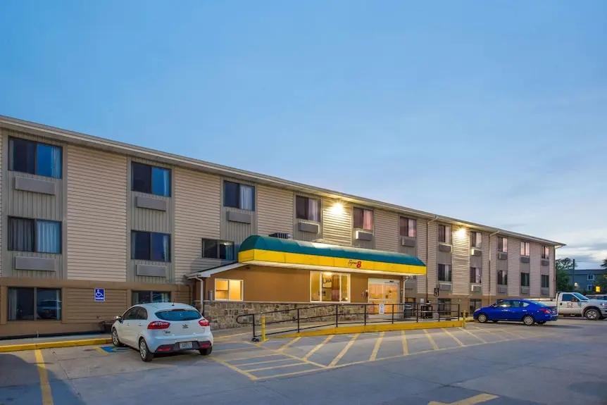 Super 8 by Wyndham Iowa City/Coralville Hotels Booking Trips