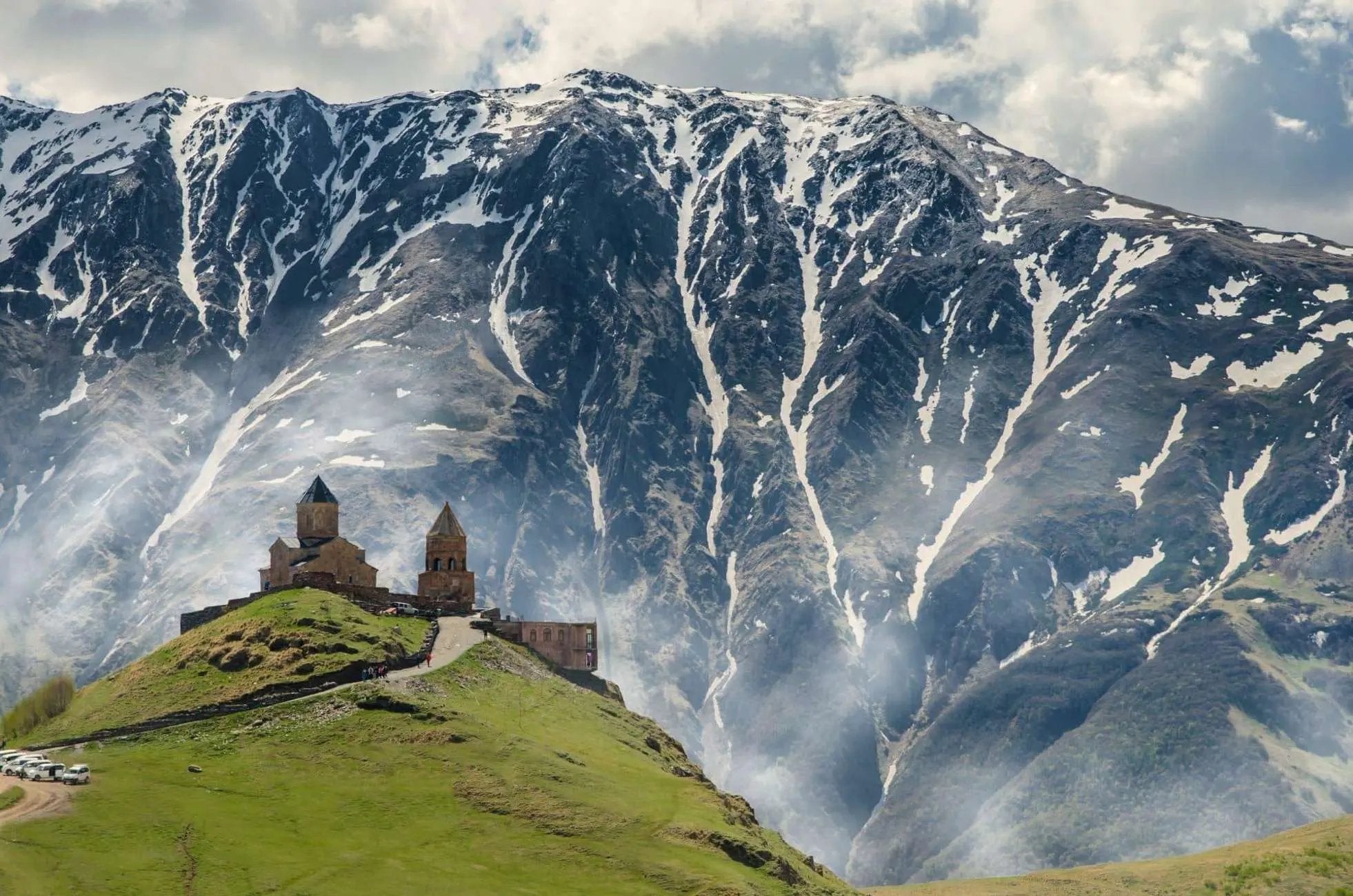From Tbilisi to Kazbegi, Ananuri, Gudauri & Gergeti Hotels Booking Trips