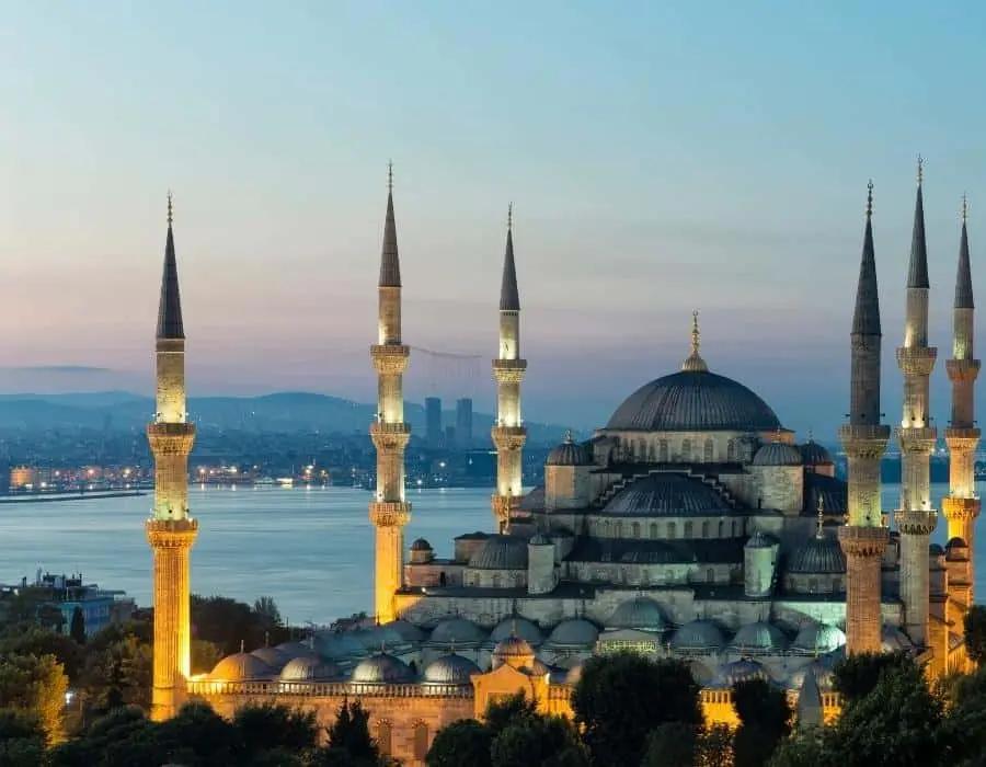 Istanbul: Private Guided Walking Tour Hotels Booking Trips
