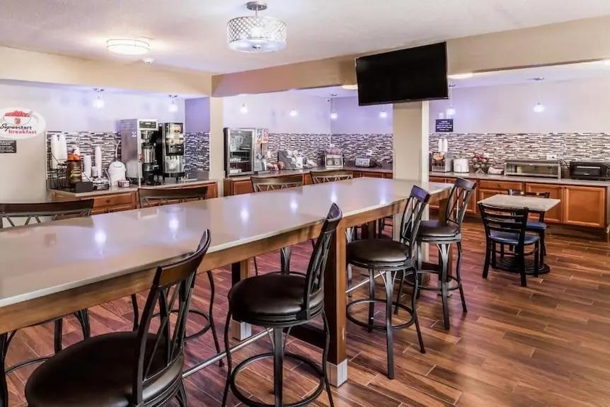 Super 8 by Wyndham Iowa City/Coralville Hotels Booking Trips