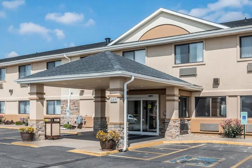 Quality Inn Coralville Iowa River Landing Hotels Booking Trips