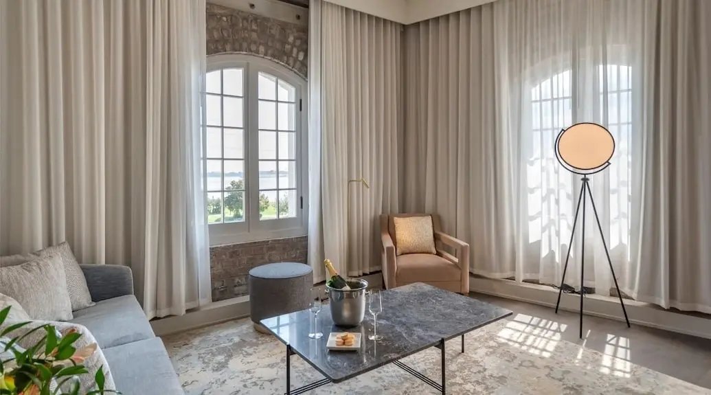 ONE11 Hotel New Orleans Hotels Booking Trips