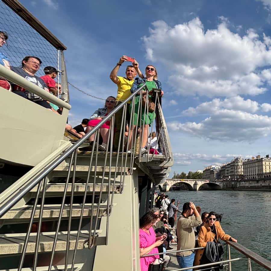 Paris 1 Hour Seine Cruise departing from the Eiffel Tower Hotels Booking Trips