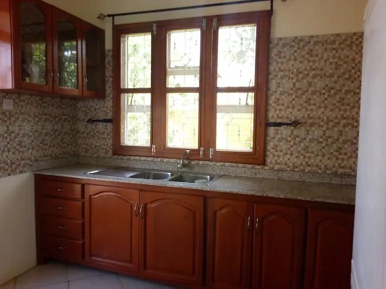 Le Parlour Guesthouse near the airport Booking hotels accommodation trip