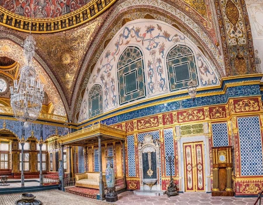 Istanbul: Private Guided Walking Tour Hotels Booking Trips