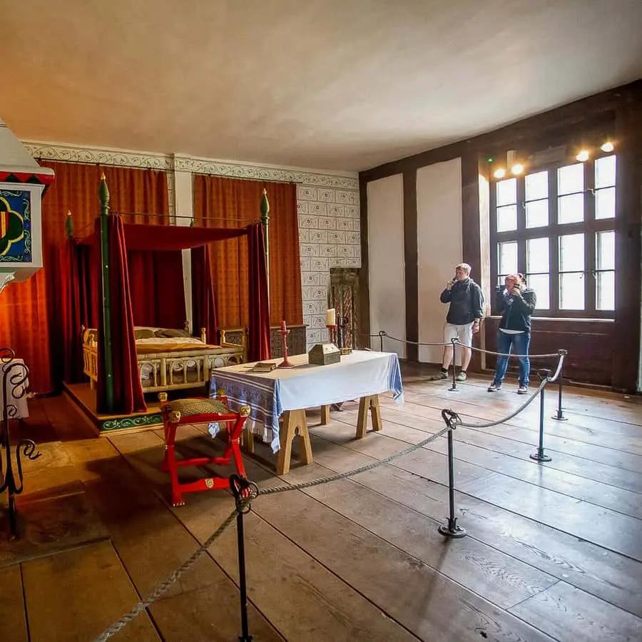 London: Tower of London and Crown Jewels Exhibition Ticket Hotels Booking Trips