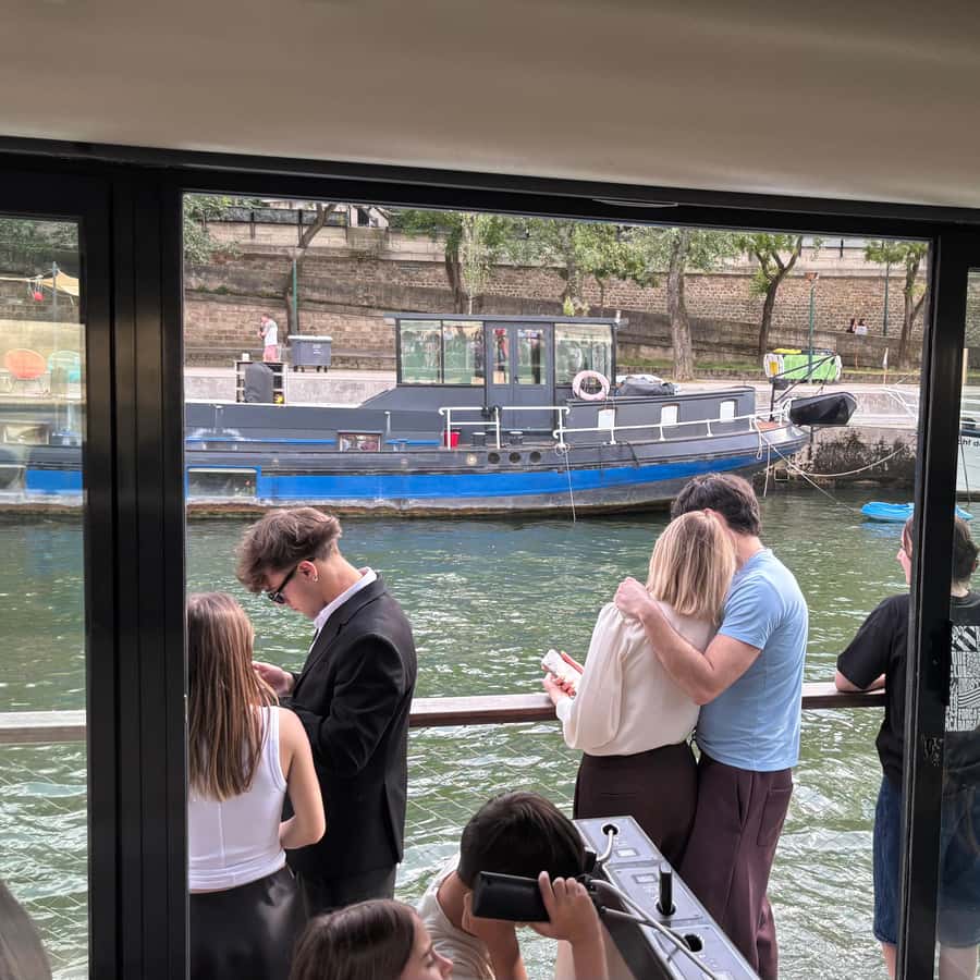 Paris 1 Hour Seine Cruise departing from the Eiffel Tower Hotels Booking Trips