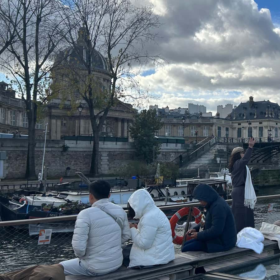 Paris 1 Hour Seine Cruise departing from the Eiffel Tower Hotels Booking Trips