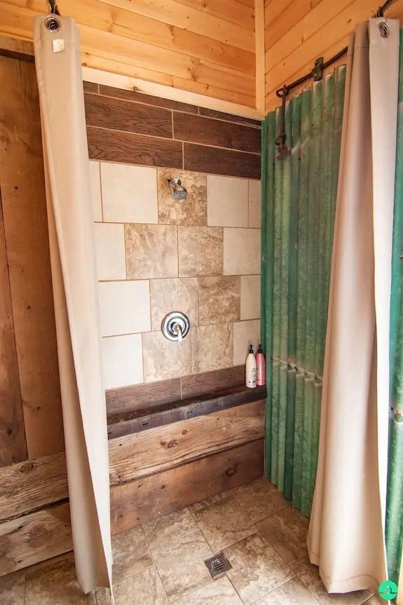 Harvest Moon Cabin near Monticello Booking hotels accommodation trip