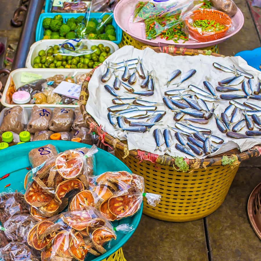 Bangkok: Damnoen Saduak Market and Maeklong Railway Market Hotels Booking Trips