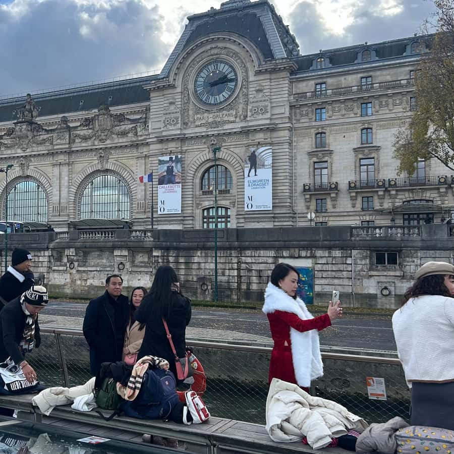 Paris 1 Hour Seine Cruise departing from the Eiffel Tower Hotels Booking Trips