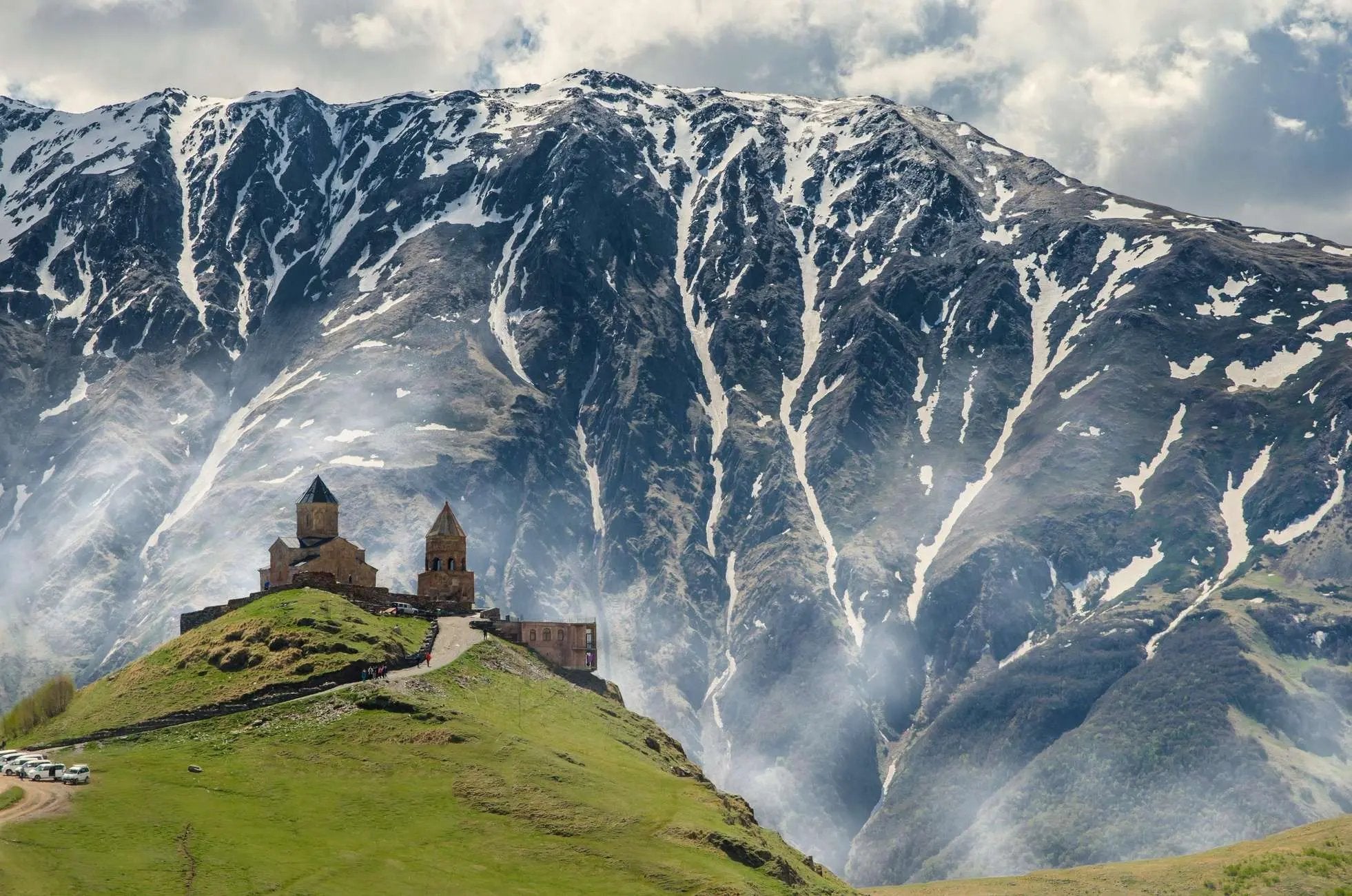 From Tbilisi to Kazbegi, Ananuri, Gudauri & Gergeti Hotels Booking Trips