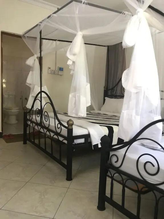 Le Parlour Guesthouse near the airport Booking hotels accommodation trip