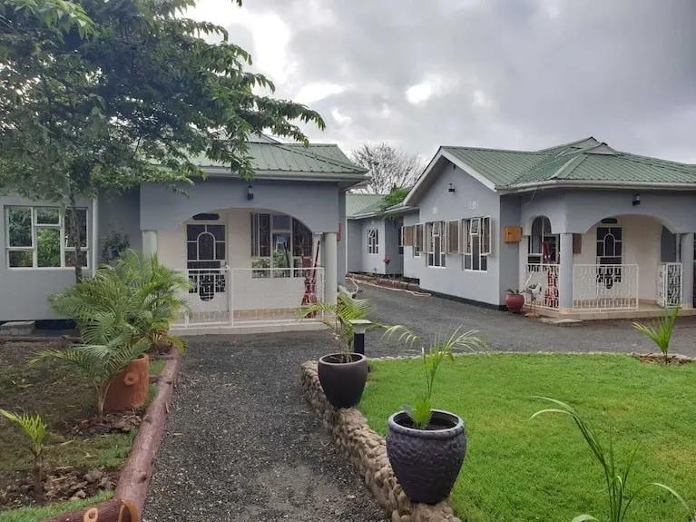 Le Parlour Guesthouse near the airport Booking hotels accommodation trip