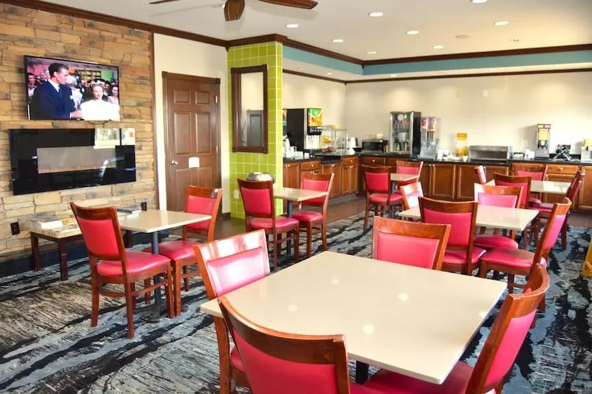 Quality Inn Coralville Iowa River Landing Hotels Booking Trips