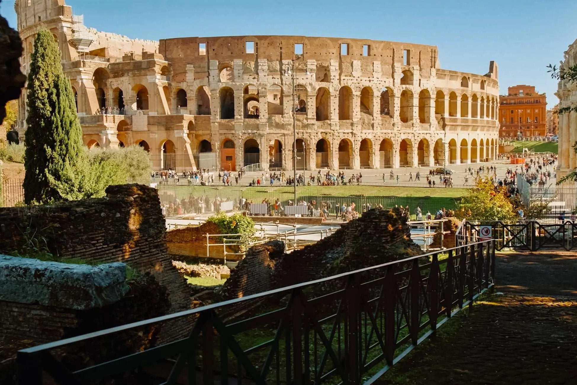 Colosseum, Roman Forum & Palatine Hill Guided Tour Hotels Booking Trips