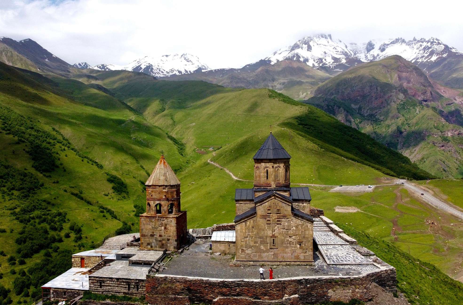 From Tbilisi to Kazbegi, Ananuri, Gudauri & Gergeti Hotels Booking Trips